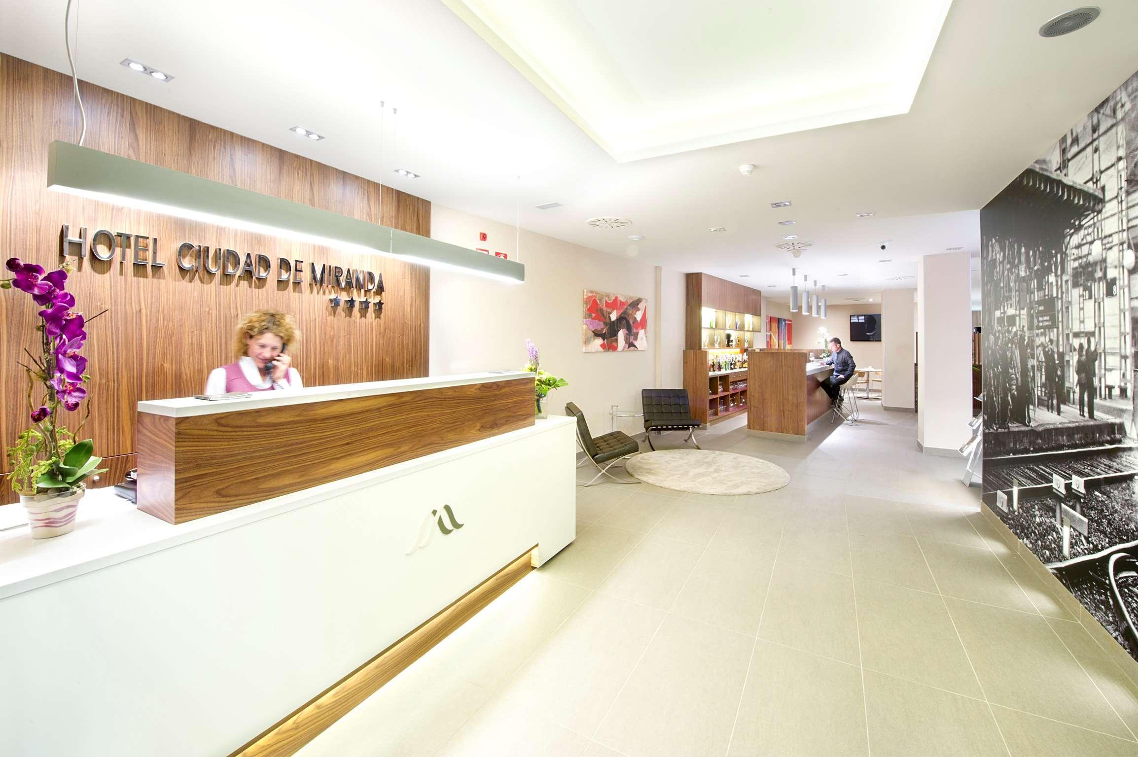 塞尔科蒂尔城·德米兰达酒店 米兰达德埃布罗 外观 照片